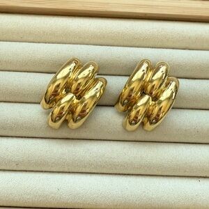 Vintage Elegant Gold Tone Clip On Earrings